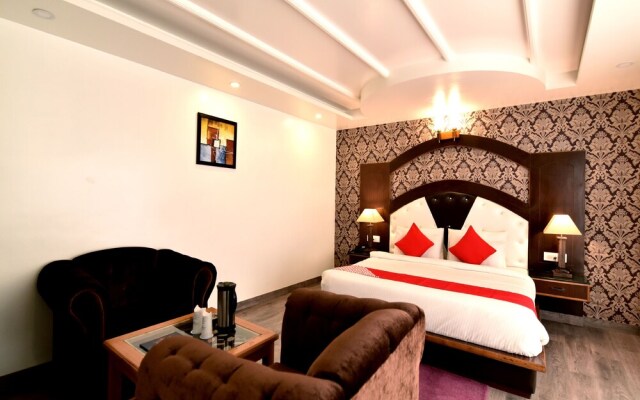 OYO 13091 Manali Grand