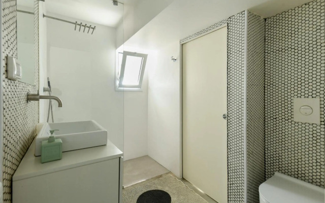 Modern and Bright 3BR apartment with 2 Balconies