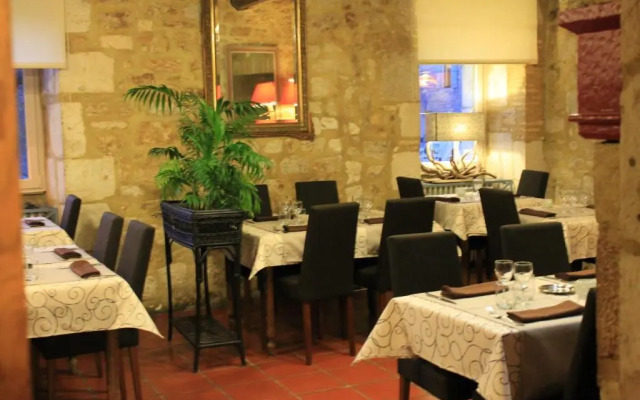 Logis Hotels  Auberge De La Tour   Hôtel Et Restaurant