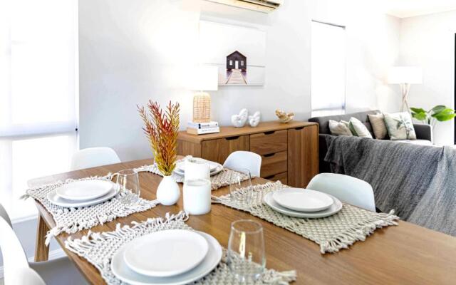 Paradise Palms CLOSE TO BEACH, WIFI, 2 BEDROOMS