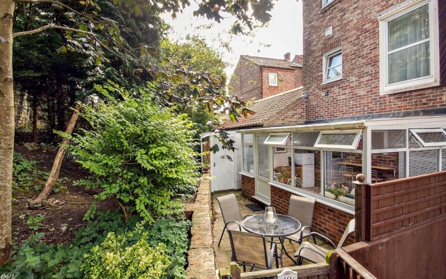 10 Pear Tree Court