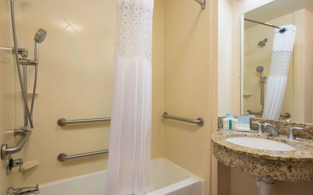 Hampton Inn & Suites Hartford-Manchester