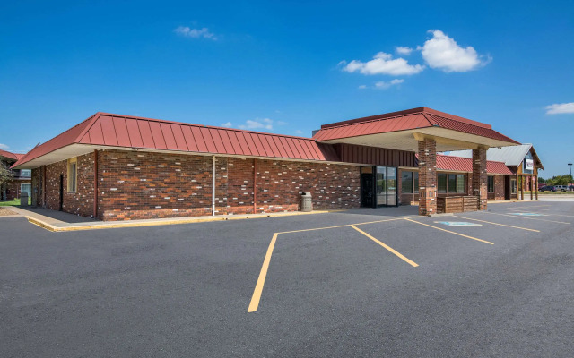 Rodeway Inn McPherson East