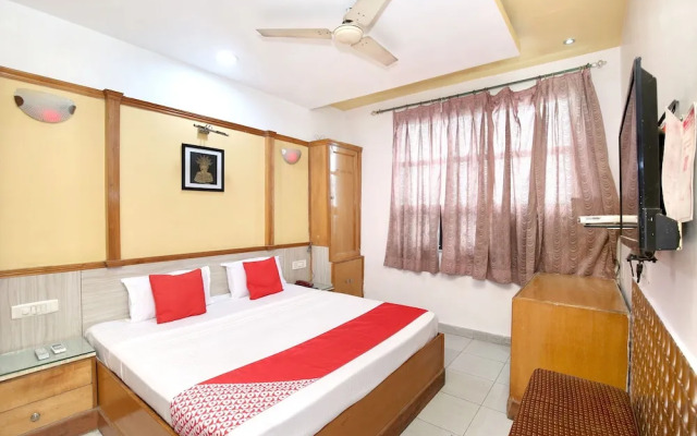 OYO 17430 Gulshah Hotel