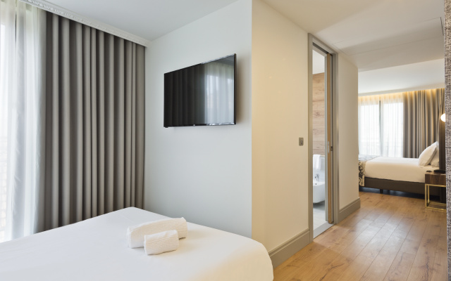 Hotel Acta The Avenue - Image 6