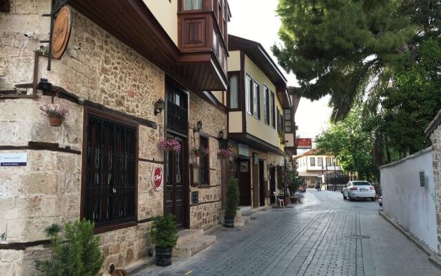 Cemre Apart