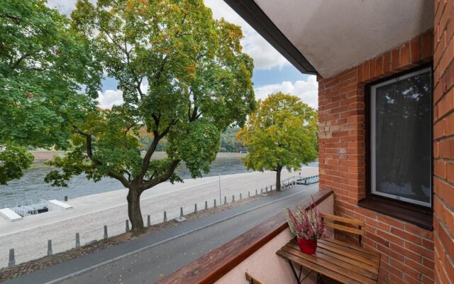 RIVERFRONT 2BD Old Town Apartment by Hostlovers