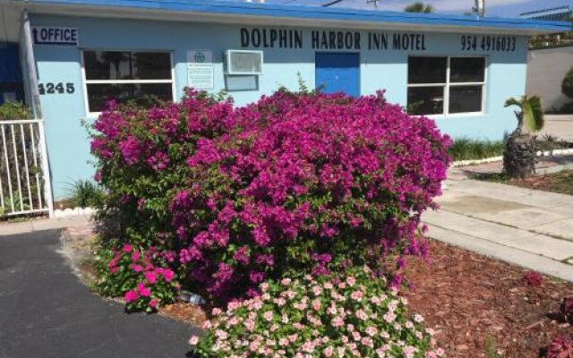 Dolphin Harbor Inn