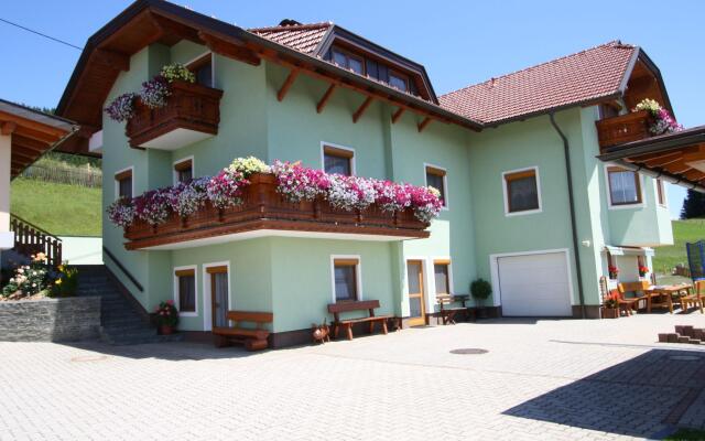 Pleasing Apartment in Liebenfels With Swimming Pool