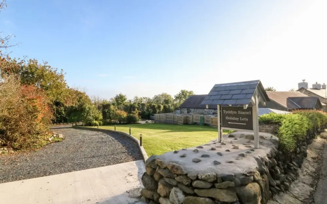 Tyddyn Sianel - Onnen