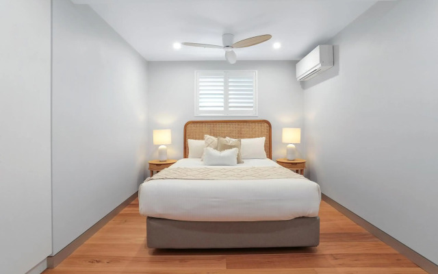 Luxe Coastal Abode, Marcus Beach