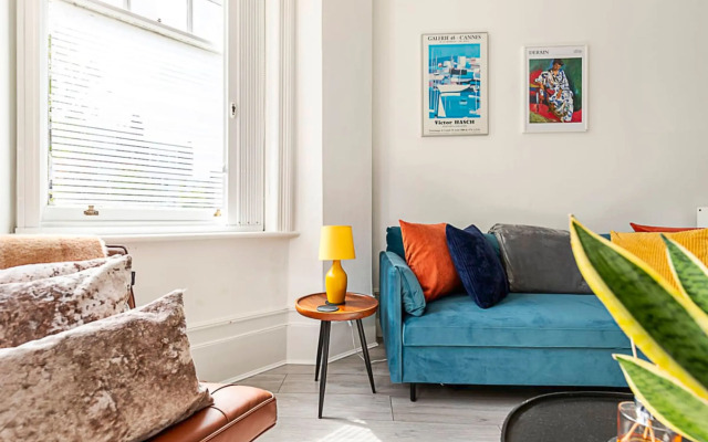 Stylish Hideaway Flat at Milton Park Highgate