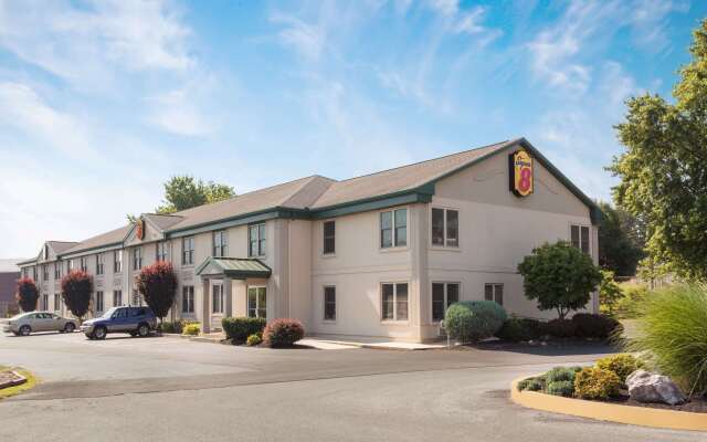 Super 8 by Wyndham Harrisburg Hershey West
