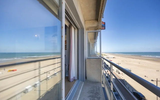 Charming Apartment With sea View and Parking Space