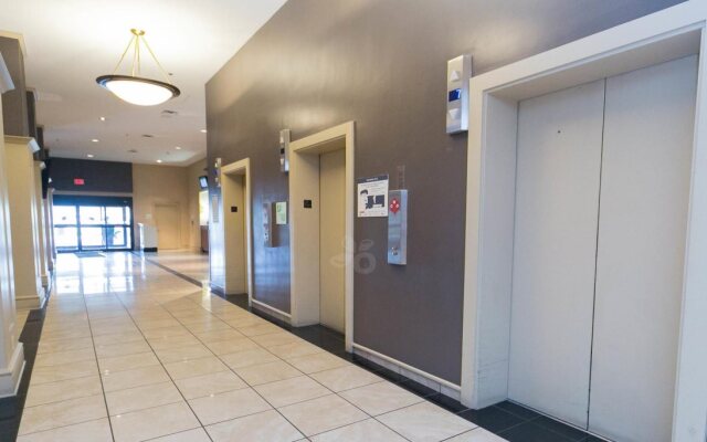 Adam's Mark Hotel & Conference Center