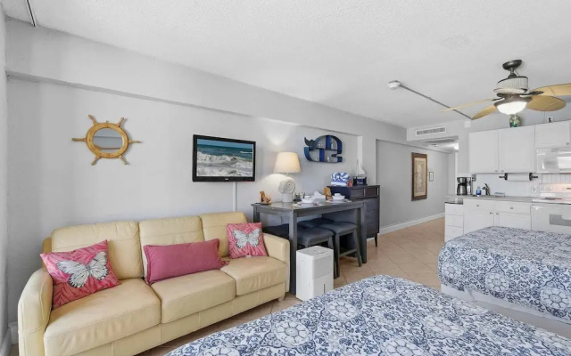 Hawaiian Inn 209