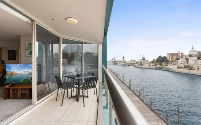 Apartment in Iconic Fingerwharf