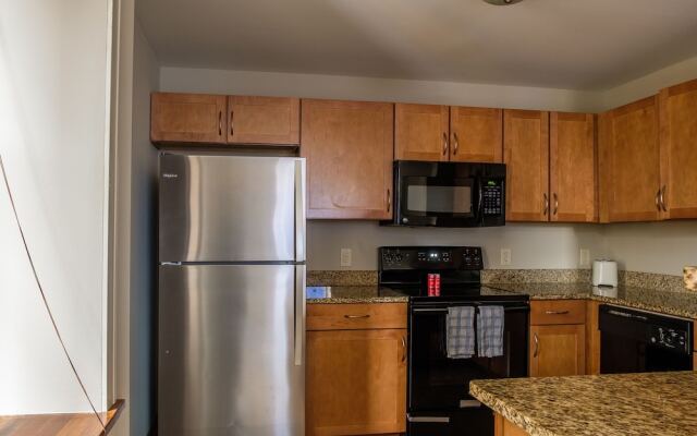 2 BR Weston Apt by Frontdesk