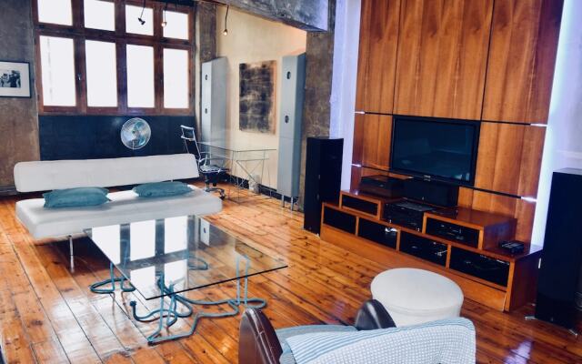 Spacious 1 Bedroom Apartment in Central Business District