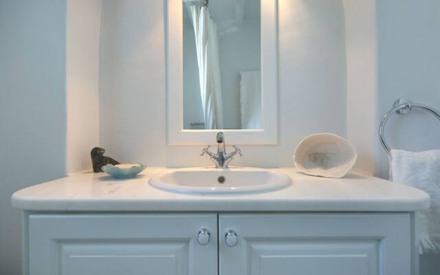 Villa Aerie - Sweeping Sea Views, Eclectic Style by Villarentalsgr