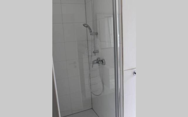 LONDON . CHILLINGHOUSE # 9, 3 Min. vom ICE, NETFLIX, Garten