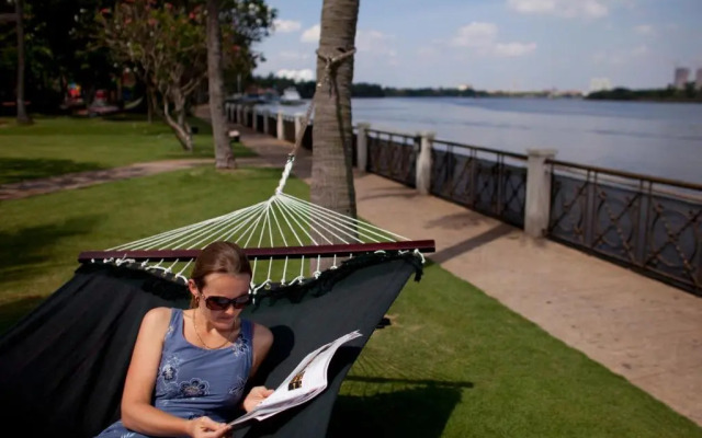 Riverside Apartments