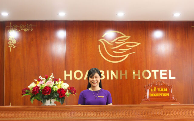 Hoa Binh Hotel By Zuzu