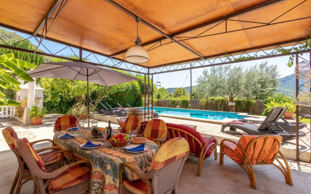 Traditional Charm With Private Pool