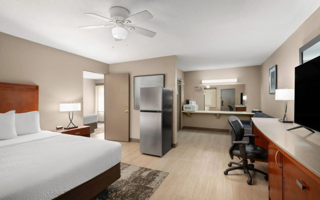 Travelodge by Wyndham Parker