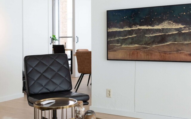 Spacious Apartment in Den Haag near Sea Beach