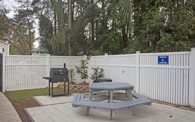 Country Club Villas