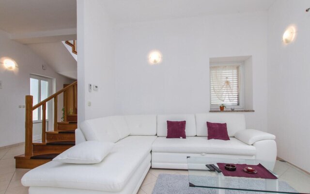 Awesome Home in Drenje With Wifi and 4 Bedrooms
