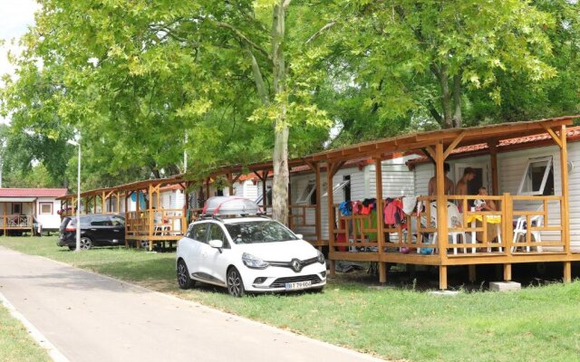Happy Camp mobile homes in Füred Camping