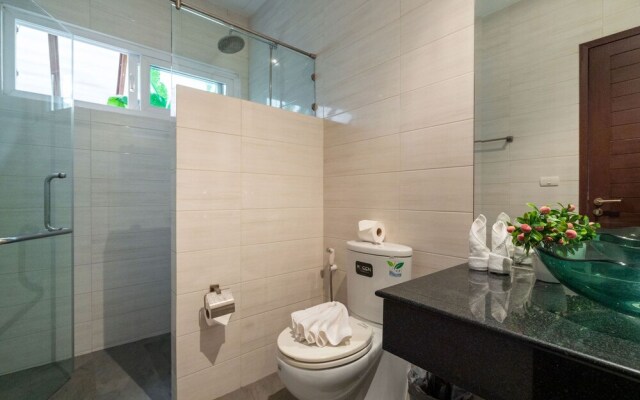 Miami-Style 2BR Pool Villa Janine Kamala