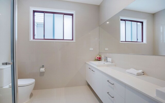 Hope Island Beautiful Chinese Style Villa Qhi007