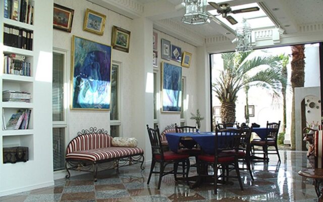 Arabian Art Hotel & Gallery