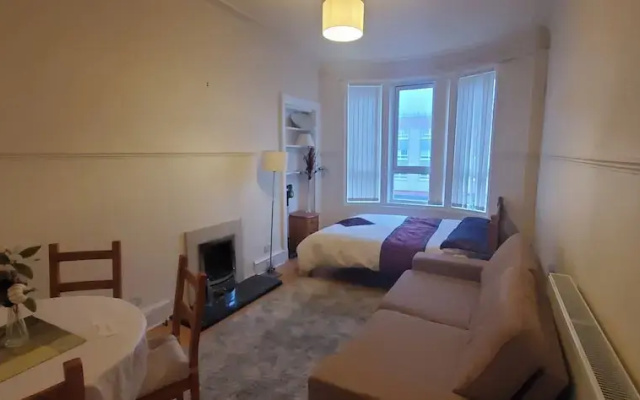 Flat in Glasgow,close to all Local Amenities,