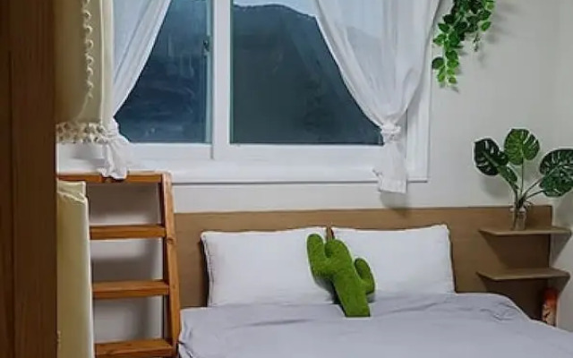 Tongyeong Slobbie Guest House