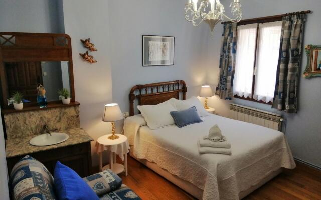 Inviting mansion in Salinillas de Buradón with pool