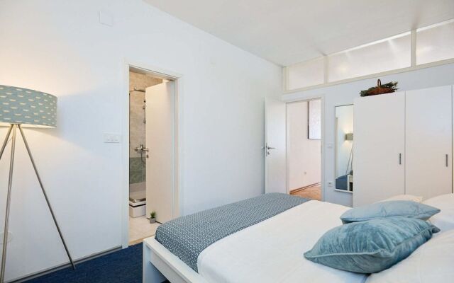Apartment Aria