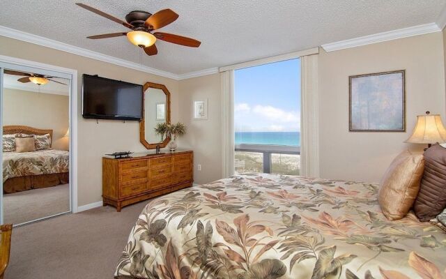 Shoreline 1056 Condo by RedAwning