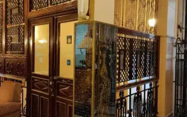 Triomphe Hotel