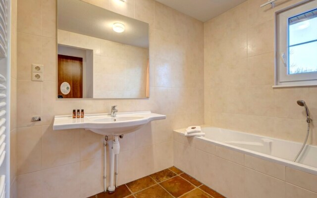 Traditional Holiday Home with 2 Bathrooms Near River Moselle