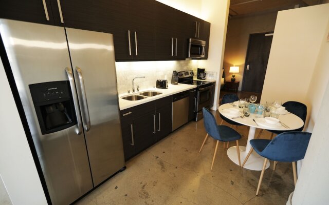 Downtown Lofty Suites