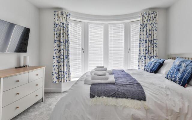 11 Belle House