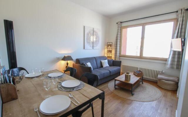 Pretty 2 rooms in the city center