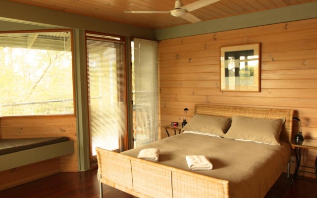 Bombah Point Eco Cottages – Guest Rooms – Bombah Point