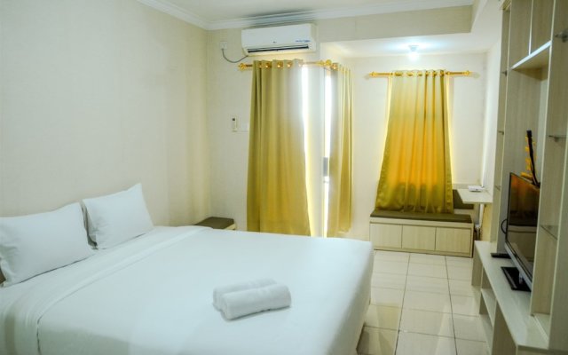 Simply Studio Room at Grand Serpong Apartment By Travelio