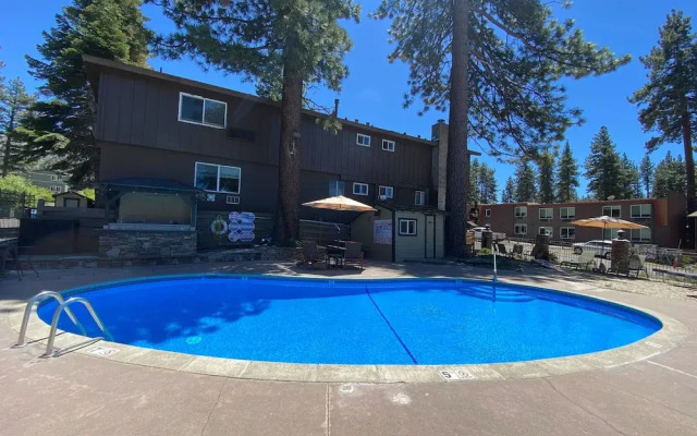 The Moose and Maple Lodge