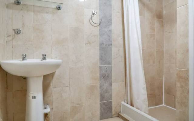 Live IN THE Centre Point OF London!